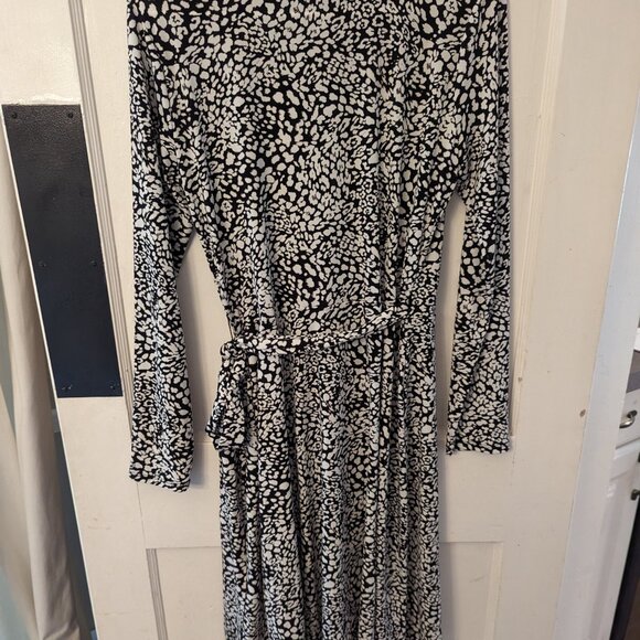 Banana Republic Wrap Dress - Picture 2 of 5
